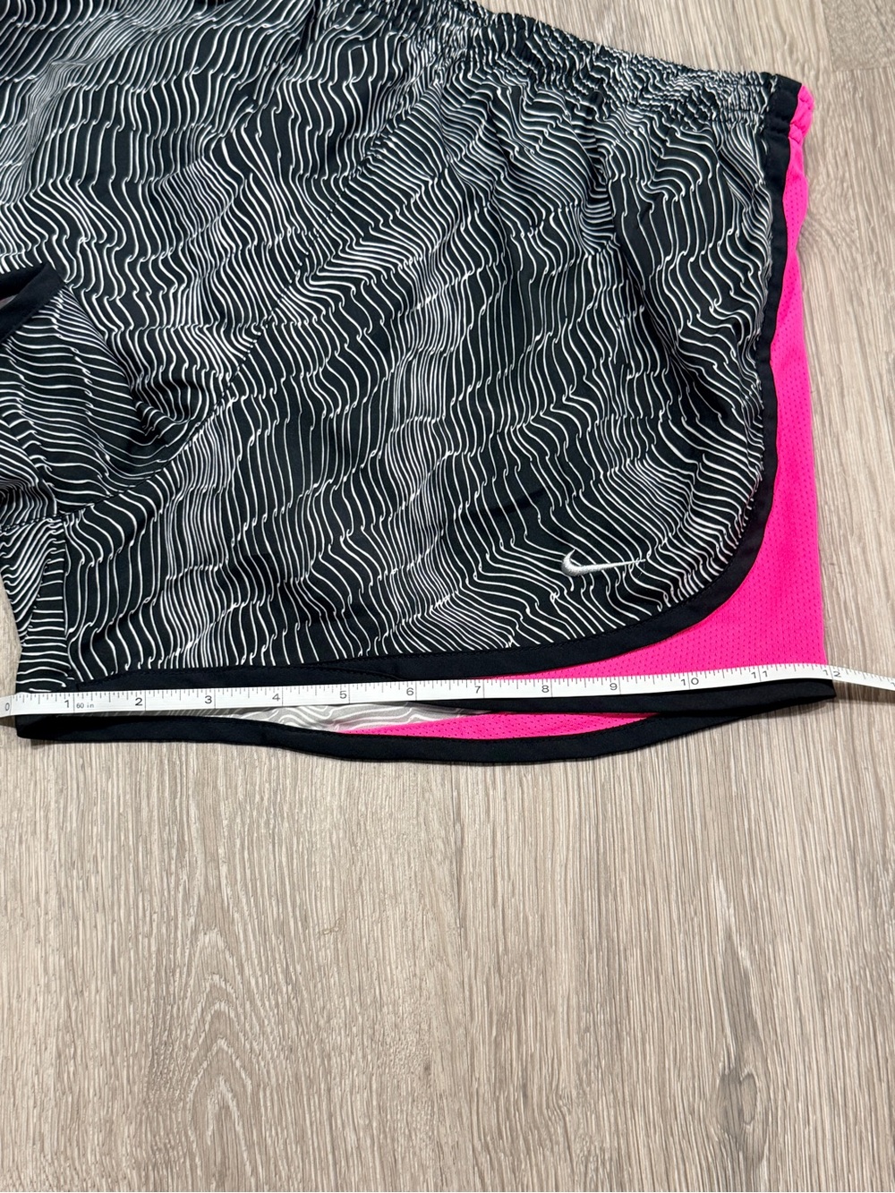 Nike Women's Black & Hot Pink Athletic Running Shorts Size S - Picture 8 of 9
